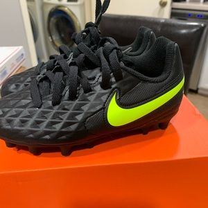 Nike JR Legend 8 Club FG/MG 10c soccer cleat